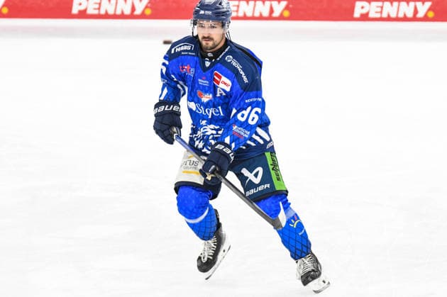 Straubing Tigers vs. Grizzlys Wolfsburg, Eishockey, Deutsche Eishockey Liga, Penny DEL, Vorbereitungsspiel, Gaeuboden Cup, Saison 2026 2027 am 23.08.2026 Skyler McKenzie (Straubing Tigers), Eishockey Herren, Deutsche Eishockey Liga, Penny DEL, Vorbereitungsspiel, Gaeuboden Cup, Saison 2026 2027 am 23.08.2026 im Eisstadion am Pulverturm, Straubing Tigers (blau) gegen Grizzlys Wolfsburg (beige) *** Straubing Tigers vs. Grizzlys Wolfsburg, Ice Hockey, German Ice Hockey League, Penny DEL, Preseason Game, Gaeuboden Cup, 2026–2027 Season on August 23, 2026 Skyler McKenzie Straubing Tigers, Men s Ice Hockey, German Ice Hockey League, Penny DEL, Preseason Game, Gaeuboden Cup, 2026–2027 Season on August 23, 2026, at the Eisstadion am Pulverturm, Straubing Tigers (blue) vs. Grizzlys Wolfsburg (beige)