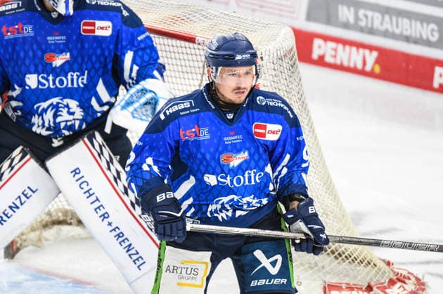Straubing Tigers vs. Grizzlys Wolfsburg, Eishockey, Deutsche Eishockey Liga, Penny DEL, Vorbereitungsspiel, Gaeuboden Cup, Saison 2026 2027 am 23.08.2026 Marcel Brandt (Straubing Tigers), Eishockey Herren, Deutsche Eishockey Liga, Penny DEL, Vorbereitungsspiel, Gaeuboden Cup, Saison 2026 2027 am 23.08.2026 im Eisstadion am Pulverturm, Straubing Tigers (blau) gegen Grizzlys Wolfsburg (beige) *** Straubing Tigers vs. Grizzlys Wolfsburg, Ice Hockey, German Ice Hockey League, Penny DEL, Preseason Game, Gaeuboden Cup, 2026–2027 Season on August 23, 2026, Marcel Brandt, Straubing Tigers, Men s Ice Hockey, German Ice Hockey League, Penny DEL, preseason game, Gaeuboden Cup, 2026–2027 season on August 23, 2026, at the Eisstadion am Pulverturm, Straubing Tigers (blue) vs. Grizzlys Wolfsburg (beige)