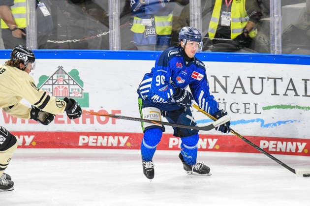 Straubing Tigers vs. Grizzlys Wolfsburg, Eishockey, Deutsche Eishockey Liga, Penny DEL, Vorbereitungsspiel, Gaeuboden Cup, Saison 2026 2027 am 23.08.2026 Filip Varejcka (Straubing Tigers) vor Tim Raab (Grizzlys Wolfsburg), Eishockey Herren, Deutsche Eishockey Liga, Penny DEL, Vorbereitungsspiel, Gaeuboden Cup, Saison 2026 2027 am 23.08.2026 im Eisstadion am Pulverturm, Straubing Tigers (blau) gegen Grizzlys Wolfsburg (beige) *** Straubing Tigers vs. Grizzlys Wolfsburg, Ice Hockey, German Ice Hockey League, Penny DEL, Preseason Game, Gaeuboden Cup, 2026–2027 season on August 23, 2026: Filip Varejcka (Straubing Tigers) vs. Tim Raab (Grizzlys Wolfsburg), Men’s Ice Hockey, German Ice Hockey League, Penny DEL, Preseason Game, Gaeuboden Cup, 2026–2027 Season on August 23, 2026, at the Eisstadion am Pulverturm; Straubing Tigers (blue) vs. Grizzlys Wolfsburg (beige)