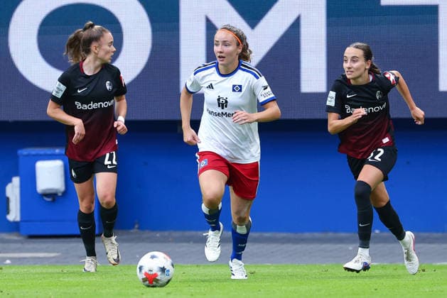 Melanie Brunnthaler (Hamburger SV, HSV, 11) am Ball, Einzelbild, Ganzkörper, Aktion, Action, Spielszene, DIE DFB-RICHTLINIEN UNTERSAGEN JEGLICHE NUTZUNG VON FOTOS ALS SEQUENZBILDER UND ODER VIDEOÄHNLICHE FOTOSTRECKEN. DFB REGULATIONS PROHIBIT ANY USE OF PHOTOGRAPHS AS IMAGE SEQUENCES AND OR QUASI-VIDEO., 23.08.2026, Hamburg (Deutschland), Fussball, Google Pixel Frauen-Bundesliga, Hamburger SV - SC Freiburg *** Melanie Brunnthaler, Hamburger SV (HSV), 11 with the ball, single frame, full-body shot, action, game scene, DFB REGULATIONS PROHIBIT ANY USE OF PHOTOGRAPHS AS SEQUENCE IMAGES AND OR VIDEO-LIKE PHOTO SERIES DFB REGULATIONS PROHIBIT ANY USE OF PHOTOGRAPHS AS IMAGE SEQUENCES AND OR QUASI-VIDEO, August 23, 2026, Hamburg, Germany, soccer, Google Pixel Women’s Bundesliga, Hamburger SV, SC Freiburg xobx