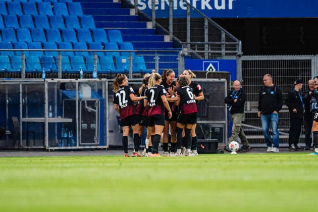 Google Pixel Frauen-Bundesliga: Hamburger SV vs. SC Freiburg, 23.08.2026 TOR, JUBEL zum 0:1 durch Nicole Ojukwu (SC Freiburg, 6); Fußball, Google Pixel Frauen-Bundesliga, 1. Spieltag: Hamburger SV vs. SC Freiburg am 23.08.2026 im Volksparkstadion, Hamburg DFB REGULATIONS PROHIBIT ANY USE OF PHOTOGRAPHS AS IMAGE SEQUENCES AND OR QUASI-VIDEO. *** Google Pixel Women s Bundesliga: Hamburger SV vs. SC Freiburg, August 23, 2026—GOAL, CELEBRATION after Nicole Ojukwu s 0–1 goal for SC Freiburg, 6 soccer, Google Pixel Women s Bundesliga, Matchday 1: Hamburger SV vs. SC Freiburg on August 23, 2026, at the Volksparkstadion, Hamburg. DFB regulations prohibit any use of photographs as image sequences and or quasi-video. Copyright: xBEAUTIFULxSPORTS Tonhäuserx