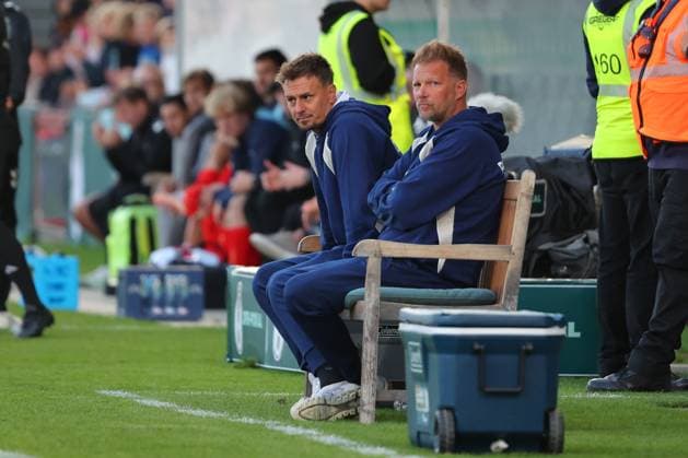 23.08.26, GER, DFB-Pokal, Fussball, 1.Runde, Saison 2026 2027, Dietmar-Scholze-Stadion an der Lohmuehle, 1.FC Phönix Lübeck vs SC Paderborn 07 Coachingzone Seitenlinie Trainerbereich Technische Zone. Trainer Kevin Wölk Kevin Woelk (1.FC Phoenix Luebeck) unf Co-Trainer Björn Joppe Bjoern Joppe (1.FC Phoenix Luebeck) sind enttäuscht enttaeuscht Foto nordphoto GmbH Tauchnitz Luebeck Dietmar-Scholze-Stadion an der Lohmuehle SH Germany *** August 23, 2026, GER, DFB Cup, Soccer, 1st Round, 2026–2027 Season, Dietmar Scholze Stadium an der Lohmuehle, 1 FC Phönix Lübeck vs. SC Paderborn 07 Coaching Zone, Sideline, Coach s Area, Technical Zone; Coach Kevin Wölk (Kevin Woelk), 1 FC Phoenix Lübeck; Assistant Coach Björn Joppe (Bjoern Joppe), 1 FC Phoenix Lübeck; they are disappointed; Photo: nordphoto GmbH Tauchnitz, Lübeck; Dietmar Scholze Stadium an der Lohmühle, Schleswig-Holstein, Germany Copyright: xnordphotoxGmbHx xTauchnitzx