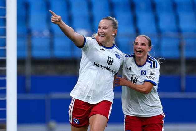 v.li.: Torschützin Nikola Karczewska (Hamburger SV, 20), und Jonna Wrede (Hamburger SV, HSV, 26) mit Torjubel, Jubel, jubeln, jubelt, optimistisch, Spielszene, Highlight, Freude über das Tor zum 1:1, DIE DFB-RICHTLINIEN UNTERSAGEN JEGLICHE NUTZUNG VON FOTOS ALS SEQUENZBILDER UND ODER VIDEOÄHNLICHE FOTOSTRECKEN. DFB REGULATIONS PROHIBIT ANY USE OF PHOTOGRAPHS AS IMAGE SEQUENCES AND OR QUASI-VIDEO., 23.08.2026, Hamburg (Deutschland), Fussball, Google Pixel Frauen-Bundesliga, Hamburger SV - SC Freiburg *** From left: Goal scorer Nikola Karczewska of Hamburger SV, 20, and Jonna Wrede of Hamburger SV (HSV), 26, celebrating a goal; celebration; cheering; optimistic; game scene; highlight; joy over the 1-1 goal, DFB REGULATIONS PROHIBIT ANY USE OF PHOTOGRAPHS AS SEQUENCE IMAGES AND OR VIDEO-LIKE PHOTO SERIES DFB REGULATIONS PROHIBIT ANY USE OF PHOTOGRAPHS AS IMAGE SEQUENCES AND OR QUASI-VIDEO, August 23, 2026, Hamburg, Germany, soccer, Google Pixel Women’s Bundesliga, Hamburger SV vs. SC Freiburg xobx