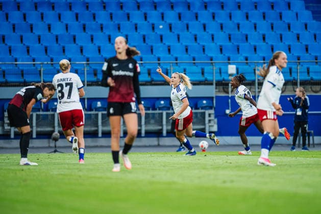 Google Pixel Frauen-Bundesliga: Hamburger SV vs. SC Freiburg, 23.08.2026 TOR, JUBEL zum 1:1 durch Nikola Karczewska (Hamburger SV, 20); Fußball, Google Pixel Frauen-Bundesliga, 1. Spieltag: Hamburger SV vs. SC Freiburg am 23.08.2026 im Volksparkstadion, Hamburg DFB REGULATIONS PROHIBIT ANY USE OF PHOTOGRAPHS AS IMAGE SEQUENCES AND OR QUASI-VIDEO. *** Google Pixel Women s Bundesliga: Hamburger SV vs. SC Freiburg, August 23, 2026—GOAL, CELEBRATION for the 1-1 equalizer by Nikola Karczewska (Hamburger SV), 20 soccer, Google Pixel Women s Bundesliga, Matchday 1: Hamburger SV vs. SC Freiburg on August 23, 2026, at the Volksparkstadion, Hamburg. DFB regulations prohibit any use of photographs as image sequences and or quasi-video. Copyright: xBEAUTIFULxSPORTS Tonhäuserx