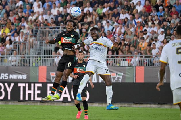 IPA87736791 - Header by Venezia s Gianluca Cristiano Busio during the Venezia FC vs. US Lecce Italian Serie A soccer match in Venice, Italy, on August 23, 2026  Copyright: xAlessioxMarini IPAxSportx xx 87736791