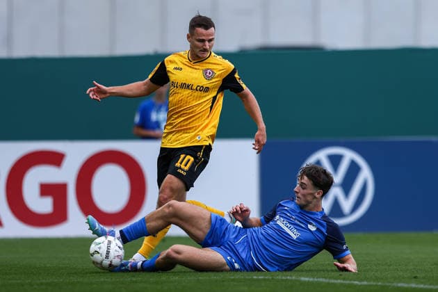 2026.08.23, xkwix, Fußball, DFB-Pokal, SV Westfalia Rhynern - Dynamo Dresden, LVM-Preußenstadion, 1.Runde, Saison 2026 2027: Jakob Lemmer (Dynamo Dresden 10) im Zweikampf mit Keanu Diskau (SV Westfalia Rhynern 12) DFB regulations prohibit any use of photographs as image sequences and or quasi-video. Photo: xKamilxWilkowskixPressefotoKochx Nordrhein-Westfalen Deutschland *** August 23, 2026, xkwix, Soccer, DFB Cup, SV Westfalia Rhynern vs. Dynamo Dresden, LVM Preußenstadion, 1st Round, 2026–2027 Season: Jakob Lemmer (Dynamo Dresden, No. 10) in a tackle with Keanu Diskau (SV Westfalia Rhynern, No. 12). DFB regulations prohibit any use of photographs as image sequences and or quasi-video. Photo: xKamilxWilkowskixPressefotoKochx, North Rhine-Westphalia Germany