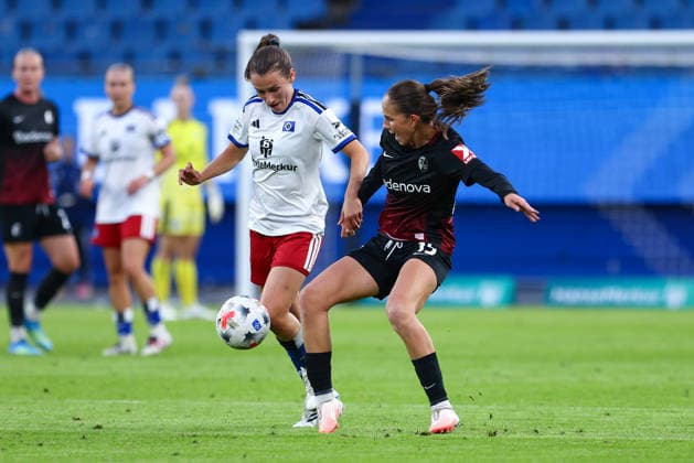 v.li.: Pauline Machtens (Hamburger SV, HSV, 28) und Maj Schneider (SC Freiburg, 15) im Zweikampf, Duell, Dynamik, Aktion, Action, Spielszene, DIE DFB-RICHTLINIEN UNTERSAGEN JEGLICHE NUTZUNG VON FOTOS ALS SEQUENZBILDER UND ODER VIDEOÄHNLICHE FOTOSTRECKEN. DFB REGULATIONS PROHIBIT ANY USE OF PHOTOGRAPHS AS IMAGE SEQUENCES AND OR QUASI-VIDEO., 23.08.2026, Hamburg (Deutschland), Fussball, Google Pixel Frauen-Bundesliga, Hamburger SV - SC Freiburg *** From left: Pauline Machtens of Hamburger SV (HSV), 28, and Maj Schneider of SC Freiburg, 15, in a one-on-one battle; duel; dynamic play; action; game scene, DFB REGULATIONS PROHIBIT ANY USE OF PHOTOGRAPHS AS SEQUENCE IMAGES AND OR VIDEO-LIKE PHOTO SERIES DFB REGULATIONS PROHIBIT ANY USE OF PHOTOGRAPHS AS IMAGE SEQUENCES AND OR QUASI-VIDEO, August 23, 2026, Hamburg, Germany, soccer, Google Pixel Women’s Bundesliga, Hamburger SV vs. SC Freiburg xobx