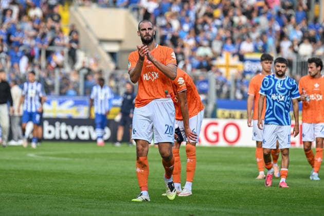 Fußball I Herren I Saison 2026-2027 I DFB-Pokal I FC Carl Zeiss Jena - SV Darmstadt 98 I 23.08.2026 Aleksandar Vukotic (20, SV Darmstadt 98) applaudiert nach dem Spiel den Fans Freisteller, Nahaufnahme, Porträt, Portrait, Einzelfoto, Einzelbild, Körper Jena Ernst-Abbe-Sportfeld, ad hoc Arena Thüringen Deutschland *** Soccer I Men s I 2026–2027 Season I DFB Cup I FC Carl Zeiss Jena vs. SV Darmstadt 98 I August 23, 2026 Aleksandar Vukotic, 20, SV Darmstadt 98 applauds the fans after the game; cutout, close-up, portrait, individual photo, single image, body; Jena Ernst Abbe Sportfeld, ad hoc Arena, Thuringia, Germany Copyright: xLobeca InesxHähnelx