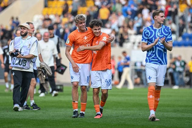 Fußball I Herren I Saison 2026-2027 I DFB-Pokal I FC Carl Zeiss Jena - SV Darmstadt 98 I 23.08.2026 Nicolas Verkooijen (10, SV Darmstadt 98) und Manolo Merx (48, SV Darmstadt 98) freuen sich über den Einzug in die nächste Pokalrunde Jena Ernst-Abbe-Sportfeld, ad hoc Arena Thüringen Deutschland *** Soccer I Men s I 2026–2027 Season I DFB Cup I FC Carl Zeiss Jena vs. SV Darmstadt 98 I August 23, 2026 Nicolas Verkooijen 10, SV Darmstadt 98, and Manolo Merx 48, SV Darmstadt 98 are delighted to have advanced to the next round of the cup at Jena’s Ernst Abbe Sportfeld, ad hoc Arena in Thuringia, Germany Copyright: xLobeca InesxHähnelx