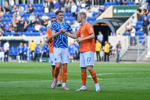 Fußball I Herren I Saison 2026-2027 I DFB-Pokal I FC Carl Zeiss Jena - SV Darmstadt 98 I 23.08.2026 Grayson Dettoni (4, SV Darmstadt 98) und Kai Klefisch (17, SV Darmstadt 98) nach dem Spiel Jena Ernst-Abbe-Sportfeld, ad hoc Arena Thüringen Deutschland *** Soccer I Men s I 2026–2027 Season I DFB Cup I FC Carl Zeiss Jena vs. SV Darmstadt 98 I August 23, 2026 Grayson Dettoni 4, SV Darmstadt 98 and Kai Klefisch 17, SV Darmstadt 98 after the game in Jena at Ernst Abbe Sportfeld, ad hoc Arena, Thuringia, Germany Copyright: xLobeca InesxHähnelx
