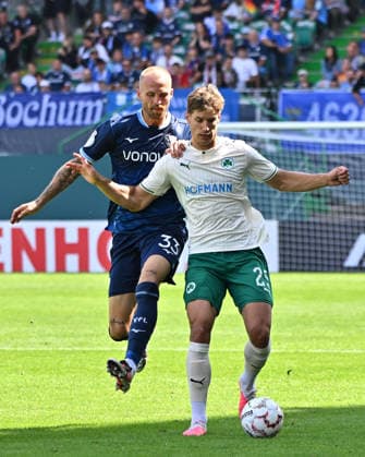 23.08.2026 - Fussball - Saison 2026 2027 - DFB Pokal Vereinspokal - 01. Runde: SpVgg Greuther Fürth ( Kleeblatt ) - VfL Bochum - Sportfoto Zink MeZi - xmexzix - regulations prohibit any use of photographs as image sequences and or quasi-video - Philipp Hofmann (33, VfL Bochum ) Krisztian Keresztes (29, SpVgg Greuther Fürth, rechts ) *** August 23, 2026 Soccer Season 2026–2027 DFB Cup Club Cup First Round SpVgg Greuther Fürth Kleeblatt vs. VfL Bochum Sports photo by Zink MeZi xmexzix; regulations prohibit any use of photographs as image sequences and or quasi-video. Philipp Hofmann 33, VfL Bochum; Krisztian Keresztes 29, SpVgg Greuther Fürth, right