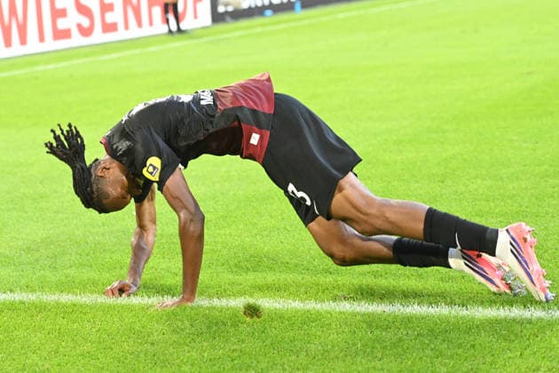 Jordy MAKENGO (FR) jubelt nach seinem Tor zum 1-4 Jubel, jubeln, Freude, cheers, Fussball DFB Pokal, 1. Hauptrunde, Fortuna Duesseldorf (D) - SC Freiburg (FR) 1-5 am 23.08.2026 in der Merkur Spiel Arena Duesseldorf Deutschland. DFL DFB regulations prohibit any use of photographs as image sequences and or quasi-video Â *** Jordy MAKENGO (FR) celebrates after scoring his goal to make it 1–4: celebration, cheering, joy, cheers, soccer, DFB Cup, 1st round, Fortuna Düsseldorf vs. SC Freiburg, 1–5, on August 23, 2026, at the Merkur Spiel Arena in Düsseldorf, Germany. DFL and DFB regulations prohibit any use of photographs as image sequences and or quasi-video. Â