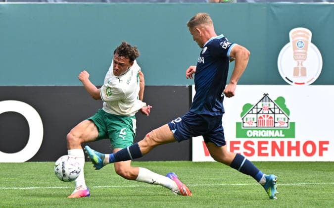 23.08.2026 - Fussball - Saison 2026 2027 - DFB Pokal Vereinspokal - 01. Runde: SpVgg Greuther Fürth ( Kleeblatt ) - VfL Bochum - Sportfoto Zink MeZi - xmexzix - regulations prohibit any use of photographs as image sequences and or quasi-video - Lukas Reich (2, SpVgg Greuther Fürth ) Enis Cokaj (6, VfL Bochum, rechts ) *** August 23, 2026 Soccer Season 2026–2027 DFB Cup Club Cup First Round SpVgg Greuther Fürth Kleeblatt vs. VfL Bochum Sports photo by Zink MeZi xmexzix; regulations prohibit any use of photographs as image sequences and or quasi-video. Lukas Reich 2, SpVgg Greuther Fürth; Enis Cokaj 6, VfL Bochum, right