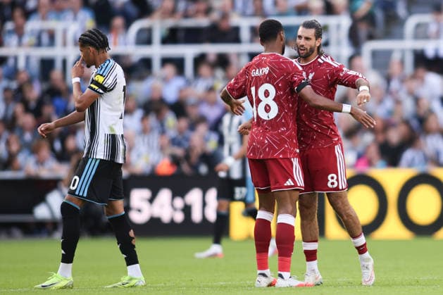 Newcastle United v Liverpool - Premier League 2026 27 Dominik Szoboszlai of Liverpool embraces Cody Gakpo of Liverpool following his goal during the Premier League match between Newcastle United and Liverpool at St. James s Park in Newcastle, on August 23, 2026. Newcastle Tyne and Wear United Kingdom  Copyright: xMIxNewsx originalFilename:fletcher-newcastl260823_np1fU.jpg