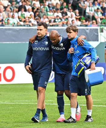 23.08.2026 - Fussball - Saison 2026 2027 - DFB Pokal Vereinspokal - 01. Runde: SpVgg Greuther Fürth ( Kleeblatt ) - VfL Bochum - Sportfoto Zink MeZi - xmexzix - regulations prohibit any use of photographs as image sequences and or quasi-video - Jean Manuel Mbom (8, VfL Bochum ) verletzt Verletzung *** August 23, 2026 Soccer Season 2026–2027 DFB Cup Club Cup First Round SpVgg Greuther Fürth Kleeblatt vs. VfL Bochum Sports photo by Zink MeZi xmexzix; regulations prohibit any use of photographs as image sequences and or quasi-video. Jean Manuel Mbom 8, VfL Bochum, injured