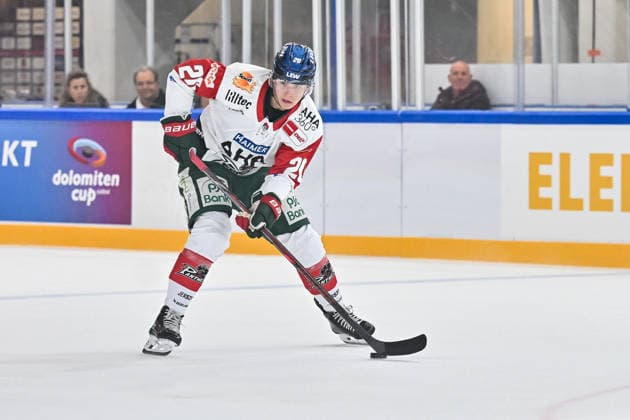 Dolomitencup 2026; Eisbären Berlin - Augsburger Panther; 23.08.2026 NEUMARKT, ITALY - 23. AUGUST: am Puck Philipp KRAUß (Augsbuger Panther 20) Einzelfoto Freisteller während dem Testspiel zwischen den Eisbären Berlin und den Augsburger Panthern beim Dolomitencup in der Würth Arena Neumarkt *** Dolomite Cup 2026 Eisbären Berlin vs. Augsburger Panther August 23, 2026 NEUMARKT, ITALY August 23, Philipp KRAUß of the Augsburger Panther with the puck—a single, cropped photo taken during the exhibition game between the Eisbären Berlin and the Augsburger Panther at the Dolomites Cup in the Würth Arena in Neumarkt Copyright: xBEAUTIFULxSPORTS Goldbergx