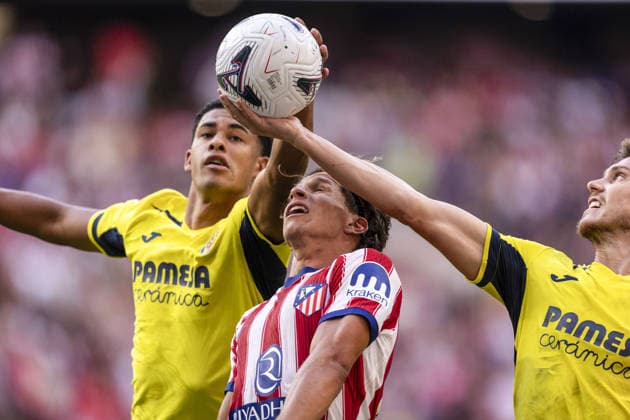 MADRID, SPAIN - AUGUST 23: Giuliano Simeone of Atletico Madrid battles for ball with Santiago Mourino and Juan Foyth of Villareal during a LaLiga EA Sports football match between Atletico Madrid and Villareal at Metropolitano Stadium, on August 23, 2026 in Madrid, Spain. (Photo by Ricardo Nogueira Sports Press Photo)  Copyright: xRicardoxNogueira SportsxPressxPhotox Sportspressphoto_SPR213756