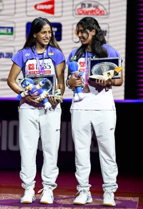 2026 BWF World Championships: Medallists of Women s Doubles New Delhi, Aug 23 (ANI): India s Treesa Jolly and Gayatri Gopichand Pullela clinch bronze in the women s doubles category at the BWF World Championships at Indira Gandhi Indoor Stadium, in New Delhi on Sunday. NEW DELHI Delhi India Copyright: xANIx ANI_20260823250