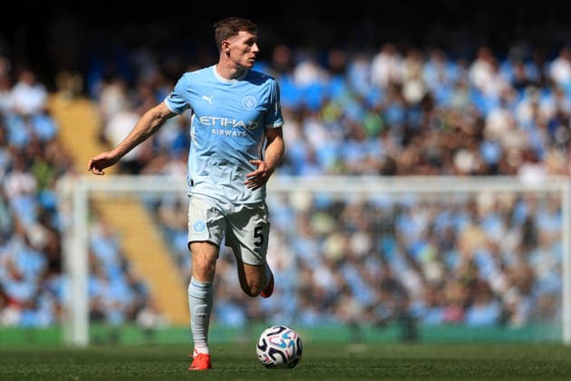 23rd August 2026; Etihad Stadium, Manchester, Lancashire, England; Premier League Football, Manchester City versus AFC Bournemouth; Elliot Anderson of Manchester City runs with the ball DavidxBlunsden