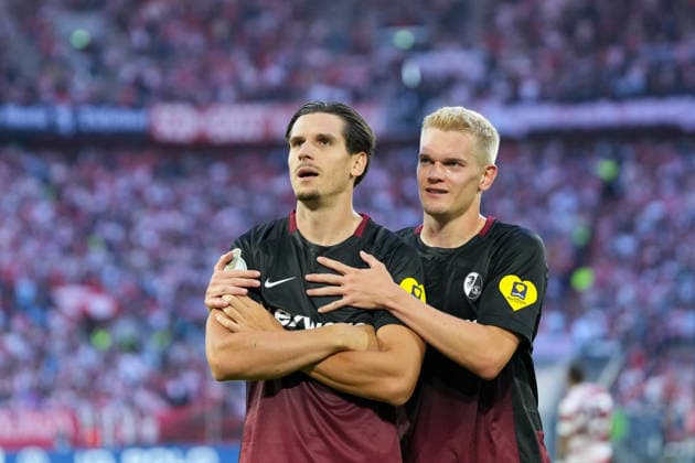 Igor Matanovic (SC Freiburg, 31), Matthias Ginter (SC Freiburg, 28) Torjubel, Emotionen, Torschuss, Abschluss, Torerfolg, Tor, Treffer , Deutschland, Fußball, 1. Runde, DFB Pokal, 2026 2027, Fortuna Düsseldorf vs. SC Freiburg, 23.08.2026, Merkur Spiel-Arena, Düsseldorf Düsseldorf Merkur Spiel-Arena Nordrhein-Westfalen Deutschland *** Igor Matanovic, SC Freiburg, 31; Matthias Ginter, SC Freiburg, 28; goal celebration, emotions, shot on goal, finish, goal scored, goal, strike; Germany, soccer, Round 1, DFB Cup, 2026–2027; Fortuna Düsseldorf vs. SC Freiburg, August 23, 2026, Merkur Spiel Arena, Düsseldorf, North Rhine-Westphalia, Germany Copyright: xArnexAmbergx
