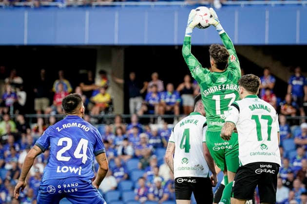 August 23, 2026, Getafe, Madrid, Spain: Julen Agirrezabala of Real Racing Club in action during the Spanish League, LaLiga EA Sports, football match played between Getafe CF and Real Racing Club de Santander at Coliseum de Getafe stadium on August 23, 2026, in Getafe, Madrid, Spain. Getafe Spain - ZUMAa181 20260823_zaa_a181_150 Copyright: xAngelxPerezxMecax