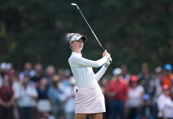 August 23, 2026, Edmonton, Ab, CANADA: Nelly Korda, of the U.S., watches her second shot on the third hole during the final round at the LPGA, Golf Damen CPKC Canadian Women s Open golf tournament, in Edmonton, on Sunday, Aug. 23, 2026. Canada News - August 23, 2026  - ZUMAc35_ 20260823_zaf_c35_014 Copyright: xDarrylxDyckx