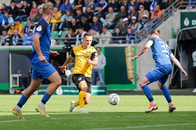 23.08.2026, xgrfx, Fussball DFB Pokal 1.Runde, SV Westfalia Rhynern - Dynamo Dresden v.l. Jakob Lemmer (Dynamo Dresden), Michael Wiese (SV Westfalia Rhynern) (DFL DFB REGULATIONS PROHIBIT ANY USE OF PHOTOGRAPHS as IMAGE SEQUENCES and or QUASI-VIDEO) Münster *** August 23, 2026, xgrfx, Soccer DFB Cup 1st Round, SV Westfalia Rhynern vs. Dynamo Dresden, Jakob Lemmer (Dynamo Dresden), Michael Wiese (SV Westfalia Rhynern). DFL and DFB regulations prohibit any use of photographs as image sequences and or quasi-video. Münster