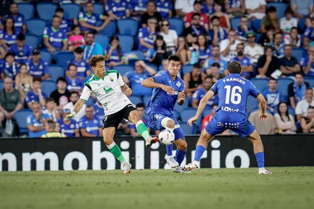August 23, 2026, Getafe, Madrid, Spain: Zaid Romero of Getafe CF and Sergio Canales of Real Racing Club in action during the Spanish League, LaLiga EA Sports, football match played between Getafe CF and Real Racing Club de Santander at Coliseum de Getafe stadium on August 23, 2026, in Getafe, Madrid, Spain. Getafe Spain - ZUMAa181 20260823_zaa_a181_136 Copyright: xAngelxPerezxMecax