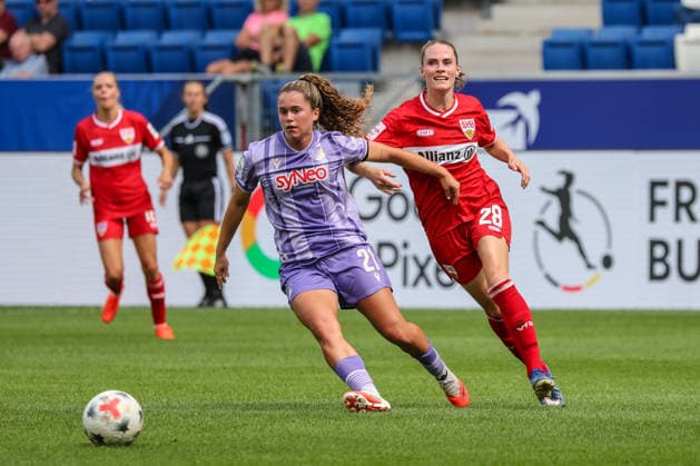 Laia Martret Jimenez (TSG 1899 Hoffenheim, 21), Reena Wichmann (VfB Stuttgart, 28) Fussball: Google Pixel Frauen-Bundesliga, 1. Spieltag, TSG 1899 Hoffenheim vs. VfB Stuttgart am 23.08.2026 in Sinsheim (SNP Arena), Deutschland Sinsheim SNP Arena Deutschland *** Laia Martret Jimenez, TSG 1899 Hoffenheim, 21; Reena Wichmann, VfB Stuttgart, 28; Soccer; Google Pixel; Women s Bundesliga; Matchday 1, TSG 1899 Hoffenheim vs. VfB Stuttgart on August 23, 2026, at Sinsheim SNP Arena, Germany Sinsheim SNP Arena Germany Copyright: xFranzxReindelx