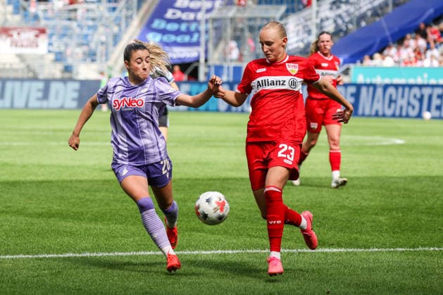 Janna Grimm (TSG 1899 Hoffenheim, 26), Luzie Zähringer (VfB Stuttgart, 23) Fussball: Google Pixel Frauen-Bundesliga, 1. Spieltag, TSG 1899 Hoffenheim vs. VfB Stuttgart am 23.08.2026 in Sinsheim (SNP Arena), Deutschland Sinsheim SNP Arena Deutschland *** Janna Grimm, TSG 1899 Hoffenheim, 26; Luzie Zähringer, VfB Stuttgart, 23; Soccer; Google Pixel; Women s Bundesliga; Matchday 1, TSG 1899 Hoffenheim vs. VfB Stuttgart on August 23, 2026, at Sinsheim SNP Arena, Germany Sinsheim SNP Arena, Germany Copyright: xFranzxReindelx