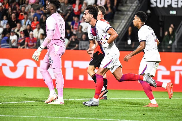 FOOTBALL : Stade Rennais vs Paris SG - Ligue 1 - JournÃ e 1 - 23 08 2026 Joie des joueurs du Paris SG aprÃ s le but de Ferran Torres (Paris SG) RennesFrance  Copyright: xBaptistexAutissierx