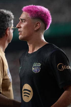 August 23, 2026, Elche, Alicante, Spain: 6 GAVI injured going out during the match between Elche CF and FC Barcelona, Barca from LaLiga EASports, matchweek 2, disputed at the MartoÂ­nez Valero stadium, Alicante Soccer 2026: Elche CF Vs FC Barcelona  - ZUMAc290 20260823_zsp_c290_026 Copyright: xJordixCantox