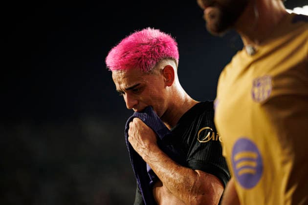 Gavi seen leaving pitch injured during LaLiga EA SPORTS 2026 2027 game between teams of Elche CF and FC Barcelona, Barca (Maciej Rogowski Ball Raw Images) Elche Manuel Martinez Stadium Spain Copyright: xMaciejxRogowskix maciejrogowski_elche_barcelona_2627-12