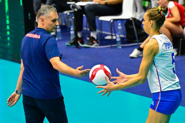 From left coach of Serbia Zoran Terzic, Mina Popovic of Serbia in action during the Women s European Volleyball Championships Group B match Czech Republic vs Serbia, in Brno, Czech Republic, on August 23, 2026. (CTKxPhoto VaclavxSalek) CTKPhotoP2026082306055  CTKPhotoP2026082306055