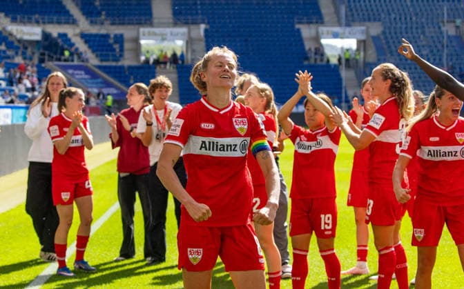 23.08.26 Frauen TSG 1899 Hoffenheim - VfB Stuttgart Deutschland, Stuttgart, 23.08.2026, Fussball, Frauen, Bundesliga, Saison 2026 2027, TSG 1899 Hoffenheim - VfB Stuttgart: Maximiliane Rall (VfB Stuttgart); Schlussjubel. *** August 23, 2026 Women s TSG 1899 Hoffenheim vs. VfB Stuttgart Germany, Stuttgart, August 23, 2026, Soccer, Women s, Bundesliga, 2026–2027 Season, TSG 1899 Hoffenheim vs. VfB Stuttgart, Maximiliane Rall (VfB Stuttgart), celebration at the final whistle