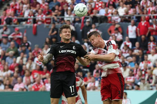 Lukas Kuebler (SC Freiburg) und Dominique Heintz (Fortuna Duesseldorf) im Zweikampf waehrend des Spiels der 1. Runde des DFB-Pokal zwischen Fortuna Duesseldorf und SC Freiburg, Merkur Spiel-Arena am 23. August 2026 in Duesseldorf, Deutschland. (Foto von Oliver Kaelke DeFodi Images) +++ Lukas Kuebler (SC Freiburg) und Dominique Heintz (Fortuna Duesseldorf) battle for the ball during the 1st round match of the DFB-Pokal between Fortuna Duesseldorf and SC Freiburg at Merkur Spiel-Arena on August 23, 2026 in Dusseldorf, Germany. (Photo by Oliver Kaelke DeFodi Images) DFB DFL REGULATIONS PROHIBIT ANY USE OF PHOTOGRAPHS AS IMAGE SEQUENCES AND OR QUASI-VIDEO. (Photo by Oliver Kaelke DeFodi Images) - *** Lukas Kuebler of SC Freiburg and Dominique Heintz of Fortuna Düsseldorf in a tackle during the first-round DFB Cup match between Fortuna Düsseldorf and SC Freiburg at the Merkur Spiel Arena on August 23, 2026, in Düsseldorf, Germany. Photo by Oliver Kaelke, DeFodi Images. Lukas Kuebler of SC Freiburg and Dominique Heintz of Fortuna Düsseldorf battle for the ball during the first-round match of the DFB Cup between Fortuna Düsseldorf and SC Freiburg at the Merkur Spiel Arena on August 23, 2026 in Düsseldorf, Germany. Photo by Oliver Kaelke, DeFodi Images. DFB and DFL regulations prohibit any use of photographs as image sequences and or quasi-video. Photo by Oliver Kaelke, DeFodi Images.