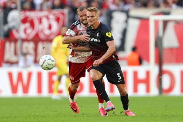 Eric Hottmann (Fortuna Duesseldorf) und Philipp Lienhart (SC Freiburg) im Zweikampf waehrend des Spiels der 1. Runde des DFB-Pokal zwischen Fortuna Duesseldorf und SC Freiburg, Merkur Spiel-Arena am 23. August 2026 in Duesseldorf, Deutschland. (Foto von Oliver Kaelke DeFodi Images) +++ Eric Hottmann (Fortuna Duesseldorf) und Philipp Lienhart (SC Freiburg) battle for the ball during the 1st round match of the DFB-Pokal between Fortuna Duesseldorf and SC Freiburg at Merkur Spiel-Arena on August 23, 2026 in Dusseldorf, Germany. (Photo by Oliver Kaelke DeFodi Images) DFB DFL REGULATIONS PROHIBIT ANY USE OF PHOTOGRAPHS AS IMAGE SEQUENCES AND OR QUASI-VIDEO. (Photo by Oliver Kaelke DeFodi Images) - *** Eric Hottmann of Fortuna Düsseldorf and Philipp Lienhart of SC Freiburg in a tackle during the first-round DFB Cup match between Fortuna Düsseldorf and SC Freiburg at the Merkur Spiel Arena on August 23, 2026, in Düsseldorf, Germany. Photo by Oliver Kaelke, DeFodi Images. Eric Hottmann of Fortuna Düsseldorf and Philipp Lienhart of SC Freiburg battle for the ball during the first-round match of the DFB Cup between Fortuna Düsseldorf and SC Freiburg at Merkur Spiel Arena on August 23, 2026 in Düsseldorf, Germany. Photo by Oliver Kaelke, DeFodi Images. DFB and DFL regulations prohibit any use of photographs as image sequences and or quasi-video. Photo by Oliver Kaelke, DeFodi Images.