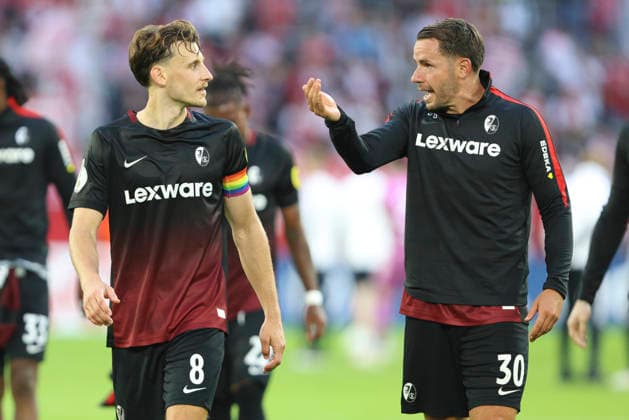 Maximilian Eggestein (SC Freiburg) und Christian Guenter (SC Freiburg) diskutieren, Diskussion waehrend des Spiels der 1. Runde des DFB-Pokal zwischen Fortuna Duesseldorf und SC Freiburg, Merkur Spiel-Arena am 23. August 2026 in Duesseldorf, Deutschland. (Foto von Oliver Kaelke DeFodi Images) +++ Maximilian Eggestein (SC Freiburg) und Christian Guenter (SC Freiburg) discusses, discussion during the 1st round match of the DFB-Pokal between Fortuna Duesseldorf and SC Freiburg at Merkur Spiel-Arena on August 23, 2026 in Dusseldorf, Germany. (Photo by Oliver Kaelke DeFodi Images) DFB DFL REGULATIONS PROHIBIT ANY USE OF PHOTOGRAPHS AS IMAGE SEQUENCES AND OR QUASI-VIDEO. (Photo by Oliver Kaelke DeFodi Images) - *** Maximilian Eggestein of SC Freiburg and Christian Guenter of SC Freiburg are arguing during the first-round match of the DFB Cup between Fortuna Düsseldorf and SC Freiburg at the Merkur Spiel Arena on August 23, 2026, in Düsseldorf, Germany. Photo by Oliver Kaelke, DeFodi Images. Maximilian Eggestein of SC Freiburg and Christian Guenter of SC Freiburg discuss during the first-round match of the DFB Cup between Fortuna Düsseldorf and SC Freiburg at Merkur Spiel Arena on August 23, 2026 in Düsseldorf, Germany. Photo by Oliver Kaelke, DeFodi Images. DFB and DFL regulations prohibit any use of photographs as image sequences and or quasi-video. Photo by Oliver Kaelke, DeFodi Images.
