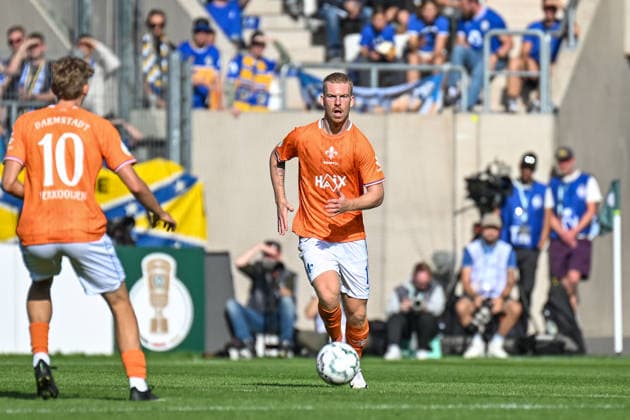 Fußball I Herren I Saison 2026-2027 I DFB-Pokal I FC Carl Zeiss Jena - SV Darmstadt 98 I 23.08.2026 Kai Klefisch (17, SV Darmstadt 98) Freisteller, Nahaufnahme, Porträt, Portrait, Einzelfoto, Einzelbild, Körper Jena Ernst-Abbe-Sportfeld, ad hoc Arena Thüringen Deutschland *** Soccer I Men s Team I 2026–2027 Season I DFB Cup I FC Carl Zeiss Jena vs. SV Darmstadt 98 I August 23, 2026 Kai Klefisch 17, SV Darmstadt 98, cutout, close-up, portrait, single photo, single image, body, Jena, Ernst Abbe Sportfeld, ad hoc Arena, Thuringia, Germany Copyright: xLobeca InesxHähnelx