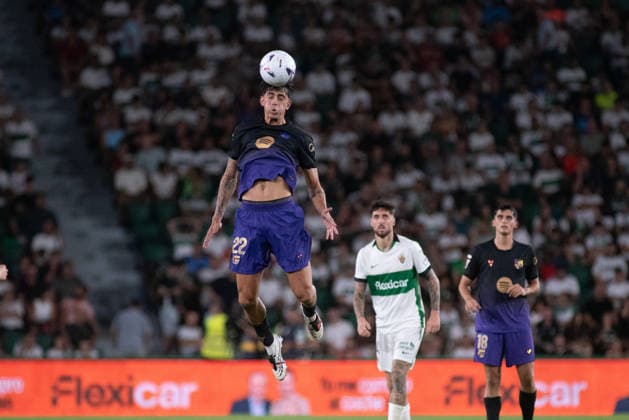 August 23, 2026, Elche, Alicante, Spain: 22 MARC BERNAL kick the ballduring the match between Elche CF and FC Barcelona, Barca from LaLiga EASports, matchweek 2, disputed at the MartoÂ­nez Valero stadium, Alicante Elche Spain - ZUMAc290 20260823_zsp_c290_050 Copyright: xJordixCantox