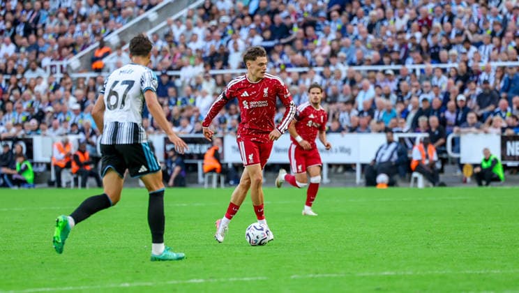 Newcastle United v Liverpool, Premier League Liverpool midfielder Florian Wirtz (7) during the Premier League match between Newcastle United and Liverpool at St. James s Park, Newcastle, UK on 23 August 2026. Editorial use only DataCo restrictions apply See www.football-dataco.com , Copyright: xSimonxDaviesx PSI-24722-0259