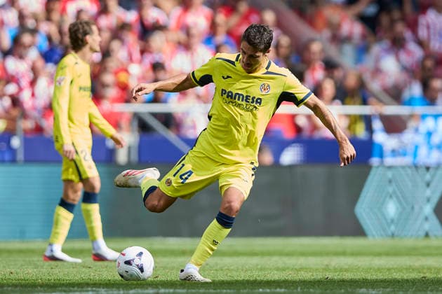 Santi Comesana (Villarreal CF) controls the ball during the LaLiga EA Sports match between Club AtlÃ tico de Madrid and Villarreal CF at Riyadh Air Metropolitano on August 23, 2026 in Madrid, Spain. (Photo by Manu Reino DeFodi Images) - *** Santi Comesana of Villarreal CF controls the ball during the LaLiga EA Sports match between Club Atlético de Madrid and Villarreal CF at Riyadh Air Metropolitano on August 23, 2026, in Madrid, Spain. Photo by Manu Reino, DeFodi Images
