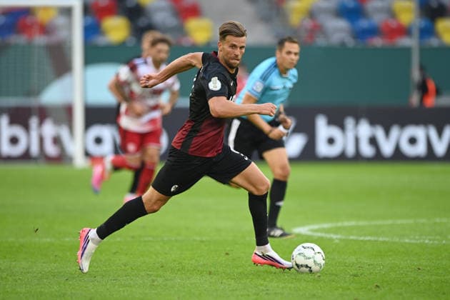 Lucas HOELER (Höler, FR) Aktion, Einzelaktion Fussball DFB Pokal, 1. Hauptrunde, Fortuna Duesseldorf (D) - SC Freiburg (FR) 1-5 am 23.08.2026 in der Merkur Spiel Arena Duesseldorf Deutschland. DFL DFB regulations prohibit any use of photographs as image sequences and or quasi-video Â *** Lucas HOELER Höler, FR Play, Individual Play, Soccer, DFB Cup, 1st Round, Fortuna Düsseldorf vs. SC Freiburg, Friday, August 23, 2026, at the Merkur Spiel Arena in Düsseldorf, Germany. DFL and DFB regulations prohibit any use of photographs as image sequences and or quasi-video.