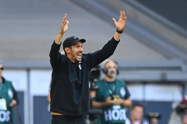 Trainer Julian SCHUSTER (FR) gibt Anweisungen an seine Spieler,, Gestik, Geste, gestikuliert, Fussball DFB Pokal, 1. Hauptrunde, Fortuna Duesseldorf (D) - SC Freiburg (FR) 1-5 am 23.08.2026 in der Merkur Spiel Arena Duesseldorf Deutschland. DFL DFB regulations prohibit any use of photographs as image sequences and or quasi-video Â *** Coach Julian SCHUSTER (FR) gives instructions to his players; gestures, soccer, DFB Cup, 1st round, Fortuna Düsseldorf vs. SC Freiburg, Friday, August 23, 2026, at the Merkur Spiel Arena in Düsseldorf, Germany. DFL and DFB regulations prohibit any use of photographs as image sequences and or quasi-video.