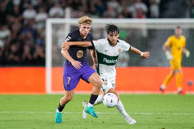 August 23, 2026, Elche, Elche, Spain: Fermin Lopez of FC Barcelona, Barca and Gonzalo Villar of Elche CF compete for the ball during the Spanish League, LaLiga EA Sports, football match played between Elche CF and FC Barcelona at Estadio Manuel Martinez Valero on August 23, 2026, in Elche, Spain. Elche Spain - ZUMAa181 20260823_zaa_a181_176 Copyright: xDennisxAgyemanx