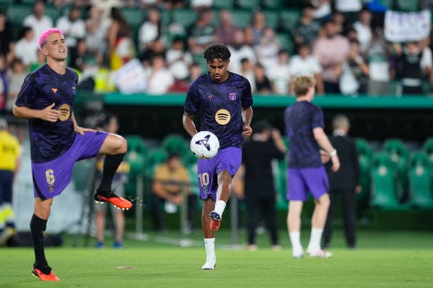 August 23, 2026, Elche, Elche, Spain: Lamine Yamal of FC Barcelona, Barca warms up during the Spanish League, LaLiga EA Sports, football match played between Elche CF and FC Barcelona at Estadio Manuel Martinez Valero on August 23, 2026, in Elche, Spain. Elche CF V FC Barcelona - LaLiga EA Sports  - ZUMAa181 20260823_zaa_a181_200 Copyright: xDennisxAgyemanx