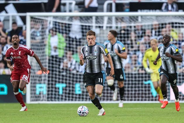 Premier League: Newcastle Untied v Liverpool Harvey Barnes of Newcastle United breaks with the ball during the Premier League match Newcastle Untied vs Liverpool at St. James s Park, Newcastle, United Kingdom on 23 August 2026 (Photo by Alfie Cosgrove News Images) Newcastle St. James s Park Tyne and Wear United Kingdom Copyright: xAlfiexCosgrove NewsxImagesx