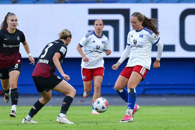 v.li.: Alina Axtmann (SC Freiburg, 3) und Camilla Linberg (Hamburger SV, HSV, 7) im Zweikampf, Duell, Dynamik, Aktion, Action, Spielszene, DIE DFB-RICHTLINIEN UNTERSAGEN JEGLICHE NUTZUNG VON FOTOS ALS SEQUENZBILDER UND ODER VIDEOÄHNLICHE FOTOSTRECKEN. DFB REGULATIONS PROHIBIT ANY USE OF PHOTOGRAPHS AS IMAGE SEQUENCES AND OR QUASI-VIDEO., 23.08.2026, Hamburg (Deutschland), Fussball, Google Pixel Frauen-Bundesliga, Hamburger SV - SC Freiburg *** From left: Alina Axtmann (SC Freiburg), 3, and Camilla Linberg (Hamburger SV, HSV), 7, in a one-on-one, duel, dynamic moment, action, game play, DFB REGULATIONS PROHIBIT ANY USE OF PHOTOGRAPHS AS SEQUENCE IMAGES AND OR VIDEO-LIKE PHOTO SERIES DFB REGULATIONS PROHIBIT ANY USE OF PHOTOGRAPHS AS IMAGE SEQUENCES AND OR QUASI-VIDEO, August 23, 2026, Hamburg, Germany, Soccer, Google Pixel Women’s Bundesliga, Hamburger SV, SC Freiburg xobx