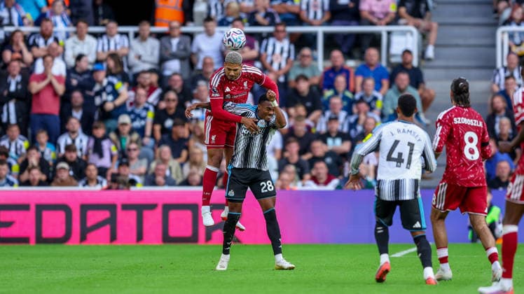 Newcastle United v Liverpool, Premier League Liverpool defender Ronald Araujo (33) wins the header during the Premier League match between Newcastle United and Liverpool at St. James s Park, Newcastle, UK on 23 August 2026. Editorial use only DataCo restrictions apply See www.football-dataco.com , Copyright: xSimonxDaviesx PSI-24722-0319