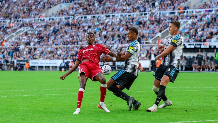 Newcastle United v Liverpool, Premier League Liverpool forward Alexander Isak (9) during the Premier League match between Newcastle United and Liverpool at St. James s Park, Newcastle, UK on 23 August 2026. Editorial use only DataCo restrictions apply See www.football-dataco.com , Copyright: xSimonxDaviesx PSI-24722-0320